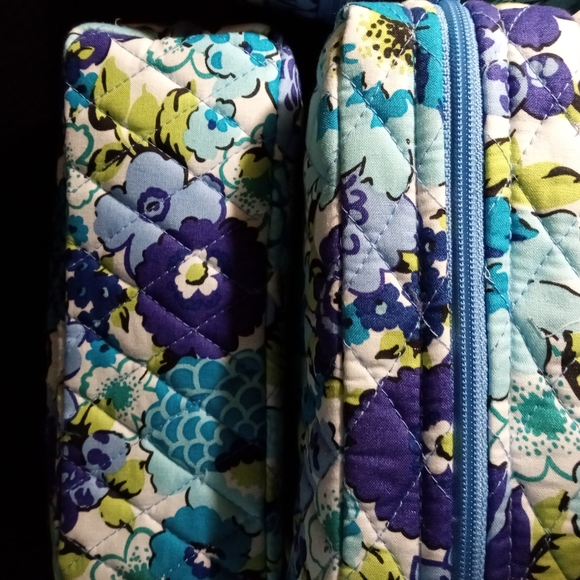 NWOT Vera Bradley Blue Floral Cosmetic Bag Set - Picture 2 of 9